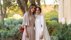 الملكة رانيا توجّه رسالة مؤثرة لابنتها إيمان بعد زفافها