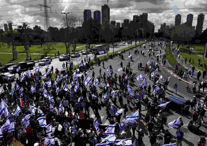 الإعلام العبري:دعوات لمظاهرات ضخمة قرب مطار بن غوريون غداً الأربعاء