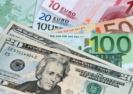 الدولار واليورو يواصلان الارتفاع