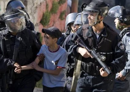 شرطة الاحتلال تفرج عن طفل مقدسي بعد التحقيق معه