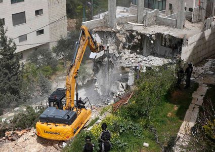 بلدية الاحتلال تهدم منزلين في أم طوبا شرق القدس