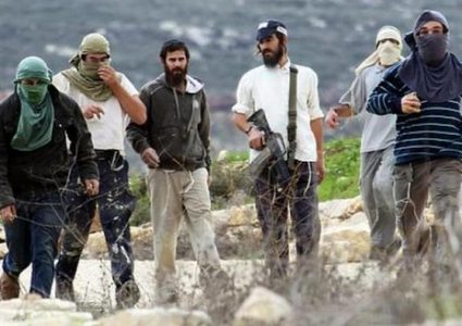 مستوطنون يعتدون على عائلة شرق رام الله