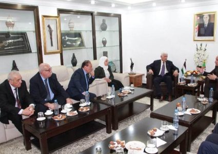 وفد "فتح" يواصل لقاءاته الحزبية لليوم الثالث في الجزائر