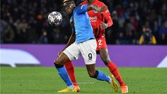 أوسيمين يكشف سر التضحية بالهاتريك أمام فرانكفورت