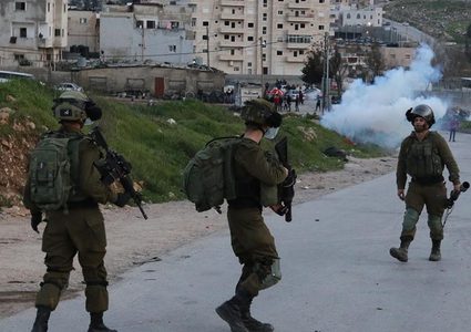 إصابات واشتباكات واعتقالات بمناطق متفرقة من الضفة الغربية