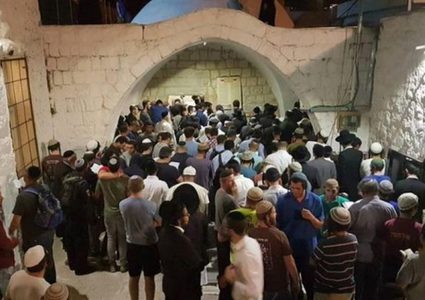 اشتباكات ومواجهات عنيفة خلال اقتحام قبر يوسف في نابلس