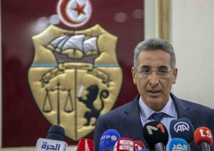 وزير الداخلية التونسي يعلن استقالته من منصبه لأسباب عائلية