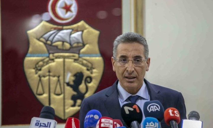 وزير الداخلية التونسي يعلن استقالته من منصبه لأسباب عائلية