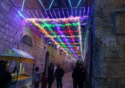 قوات الاحتلال تعيق أعمال تزيين شوارع القدس القديمة استعدادا لشهر رمضان