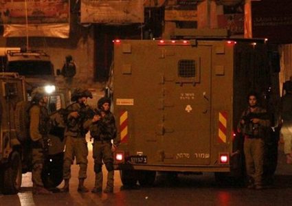 قوات الاحتلال تعتقل ثلاثة مواطنين من جبل المكبر جنوب القدس