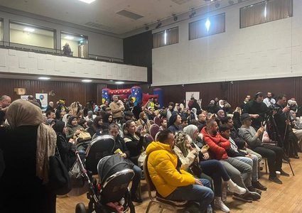 مئات البريطانيين والعرب يشاركون بفعاليات "البازار الفلسطيني الكبير" في لندن