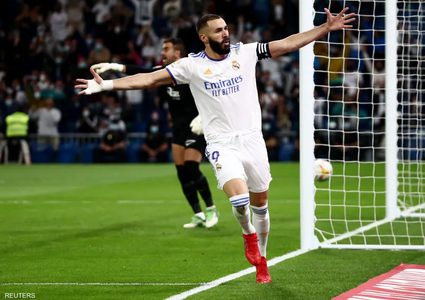 بنزيما يقود هجوم الريال.. ومفاجأة بتشكيلة برشلونة