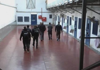 الأسرى يكثفون حالة التعبئة مع اقتراب ساعة الصفر