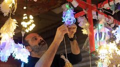 الأجواء في سوق الزاوية بمدينة غزة قبيل حلول شهر رمضان