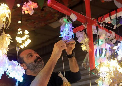 الأجواء في سوق الزاوية بمدينة غزة قبيل حلول شهر رمضان