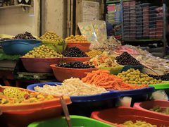 الأجواء في سوق الزاوية بمدينة غزة قبيل حلول شهر رمضان