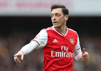 أوزيل يعلن اعتزال كرة القدم