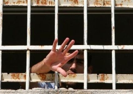 الأسيران محمد عطا الله ووسام عيسى يواجهان ظروفا مرضية صعبة