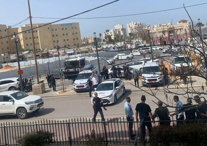 اللد: تواجد مكثف للشرطة قرب السوق البلدي كجزء من سياسة التضييق