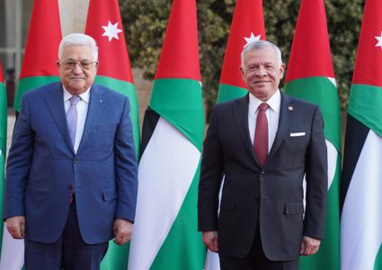 الرئيس عباس  والعاهل الأردني يتبادلان التهاني بحلول رمضان