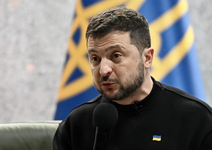 زيلينسكي يعترف بنقص الذخيرة وصعوبة بدء الهجوم المضاد