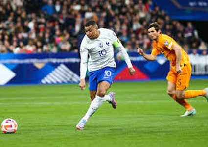 فرنسا تهزم هولندا برباعية نظيفة