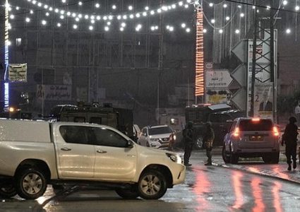 قوات الاحتلال تغلق طرقا ومداخل فرعية في حوارة