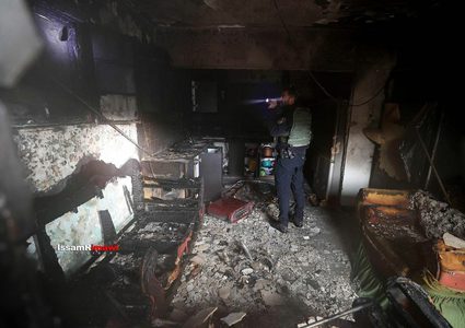 مستوطنون يحرقون منزل عائلة فلسطينية في سنجل شمالي رام الله