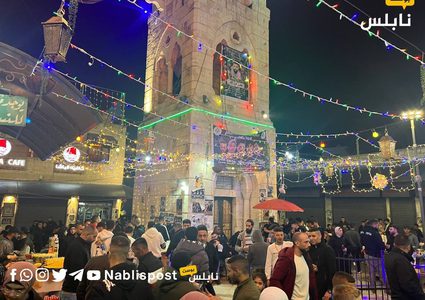 من الأجواء الرمضانية في باب الساحة بالبلدة القديمة وسط نابلس