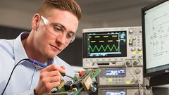 كلية العلوم تعتمد برنامج الفيزياء التطبيقية لمرحلة البكالوريوس