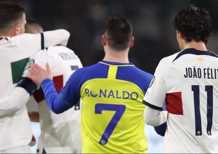 مشجع بقميص النصر يقتحم لقاء البرتغال ولوكسمبورغ ورد فعل رونالدو