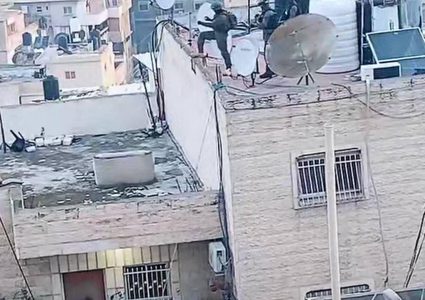 الاحتلال يأخذ قياسات منزل عائلة الزلباني في عناتا تمهيدا لهدمه