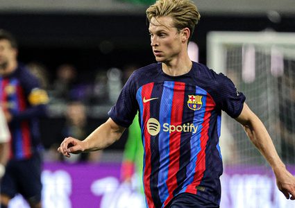 دي يونج يفجر أزمة لتشافي قبل الكلاسيكو