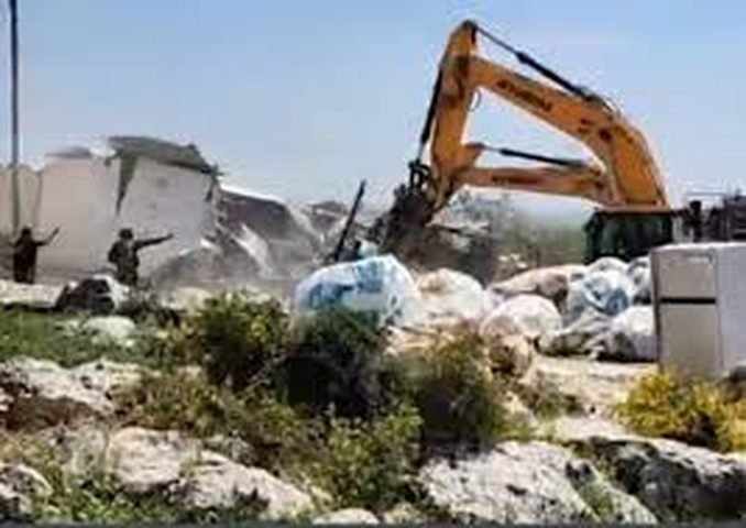 الاحتلال يهدم منشأة تجارية في دير بلوط غرب سلفيت