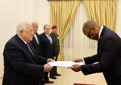 الرئيس عباس يتقبل أوراق اعتماد سفير زيمبابوي لدى دولة فلسطين