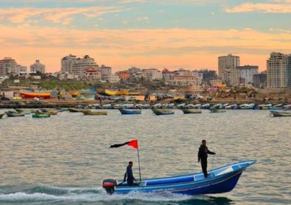 إغلاق بحر غزة أمام حركة الصيد والملاحة البحرية بسبب سوء الأحوال الجوية