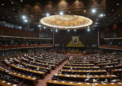 البرلمان الباكستاني يمرر قانونا للحد من سلطات رئيس القضاة