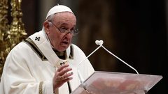 البابا فرنسيس مصاب بعدوى بالجهاز التنفسي