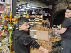 أجواء أسواق القدس القديمة في شهر رمضان المبارك.