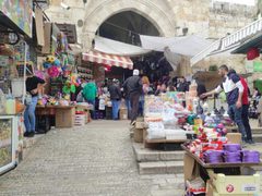 أجواء أسواق القدس القديمة في شهر رمضان المبارك.