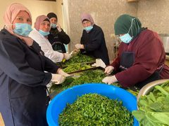 أثناء تجهيز وجبة الإفطار من تكية بيتا الخيرية.
