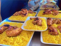 أثناء تجهيز وجبة الإفطار من تكية بيتا الخيرية.