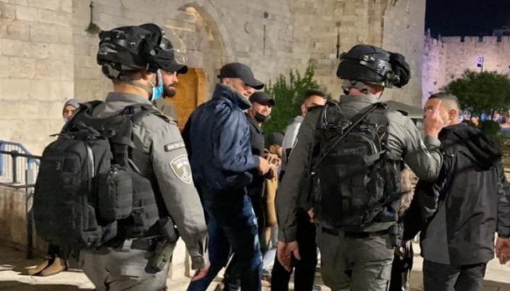 سلطات الاحتلال تمدد اعتقال أربعة شبان من القدس