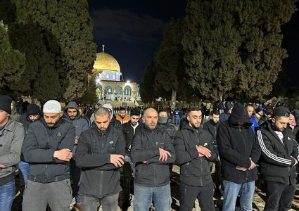 35 ألف مصلٍ يؤدون صلاة العشاء والتراويح في "الأقصى"