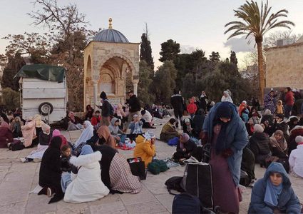 أجواء إفطار الصائمين في باحات المسجد الأقصى في الجمعة الثانية من شهر رمضان.