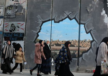 الاحتلال يقيّد وصول المصلّين من الضفة إلى الأقصى