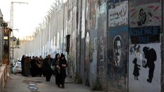 الاحتلال يقيّد وصول المصلّين من الضفة إلى الأقصى