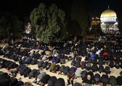 150 ألف مصل يؤدون العشاء والتراويح في" الأقصى المبارك"