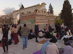 أجواء إفطار الصائمين في باحات المسجد الأقصى في الجمعة الثانية من شهر رمضان.