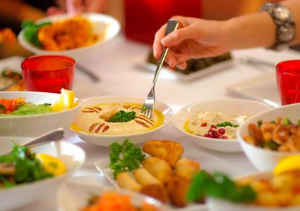 دقيقة طبية: ما هي أهمية توزيع الوجبات في رمضان ؟